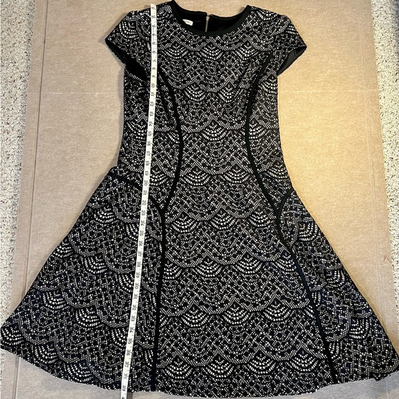 Maggy London Black and Cream Lace Midi Dress, size 12, like new - Picture 4 of 6